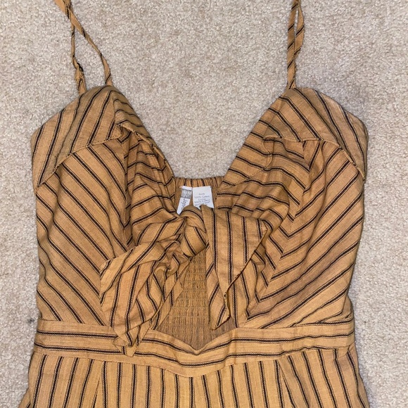 Keyhole Romper - Picture 2 of 5